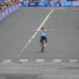 Prvi put jednom biciklisti oba drumska zlata, Ilić zauzeo 64. mesto 7