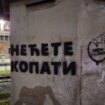 (FOTO) Grafiti "Nećete kopati" osvanuli u Loznici na mestu gde će se održati Dan sećanja na stradale i prognane u "Oluji" 8