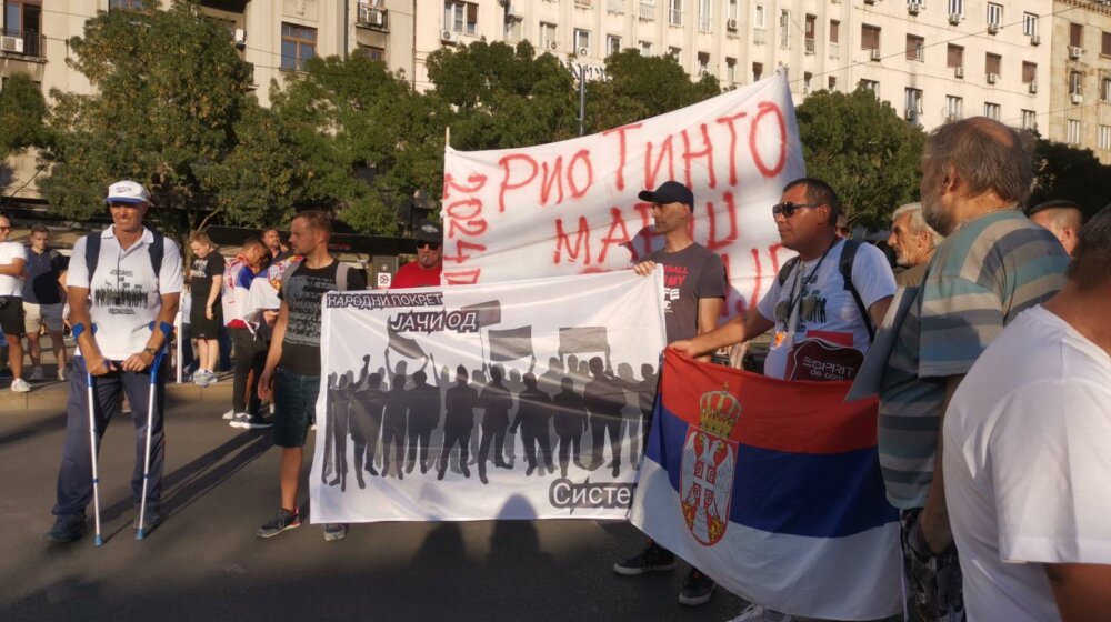 UŽIVO Protest "Rudnika neće biti": Veliki broj građana pristiže na Terazije, obustavljen saobraćaj 9