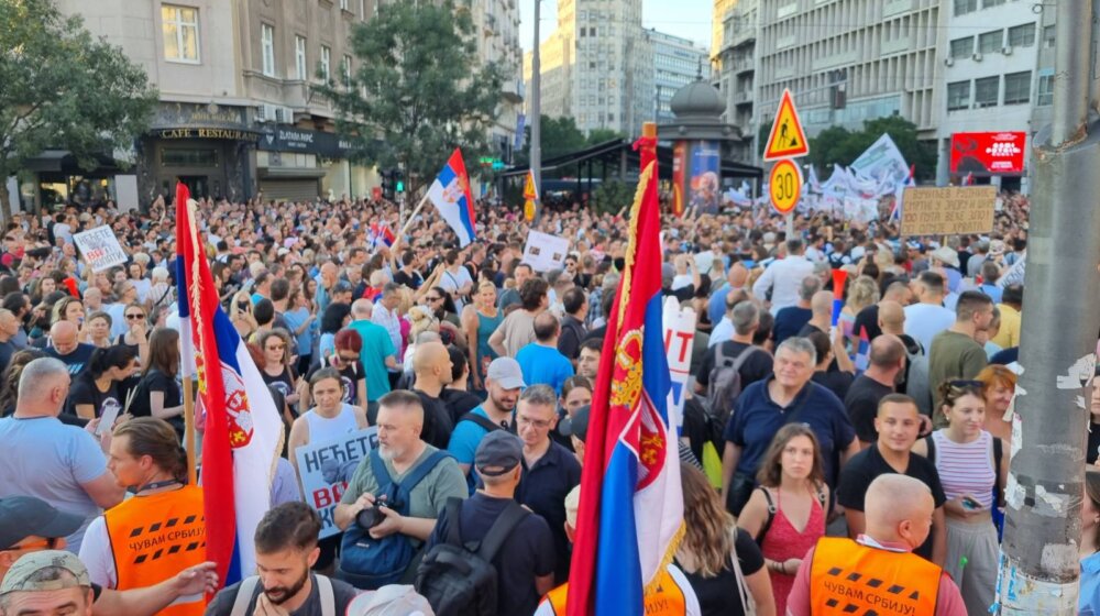 UŽIVO Protest "Rudnika neće biti": Veliki broj građana pristigao na Terazije i pristiže ih još, u toku obraćanje govornika 11