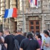 UŽIVO Protest ispred Vlade zbog hapšenja aktivista: Blokirana raskrsnica Nemanjine i Kneza Miloša, građani zahtevaju oslobađanje uhapšenih 12