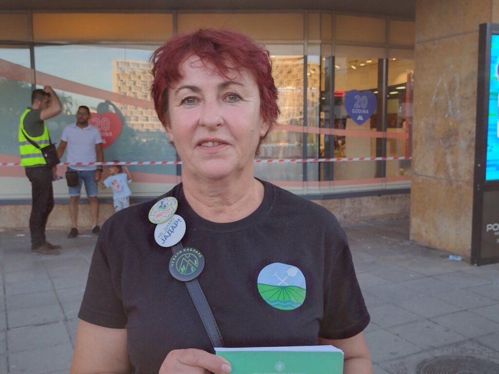 Poruka sa protestnog skupa u Kragujevcu: "Ništa ne može odbraniti našu decu osim nas" (VIDEO, FOTO) 4