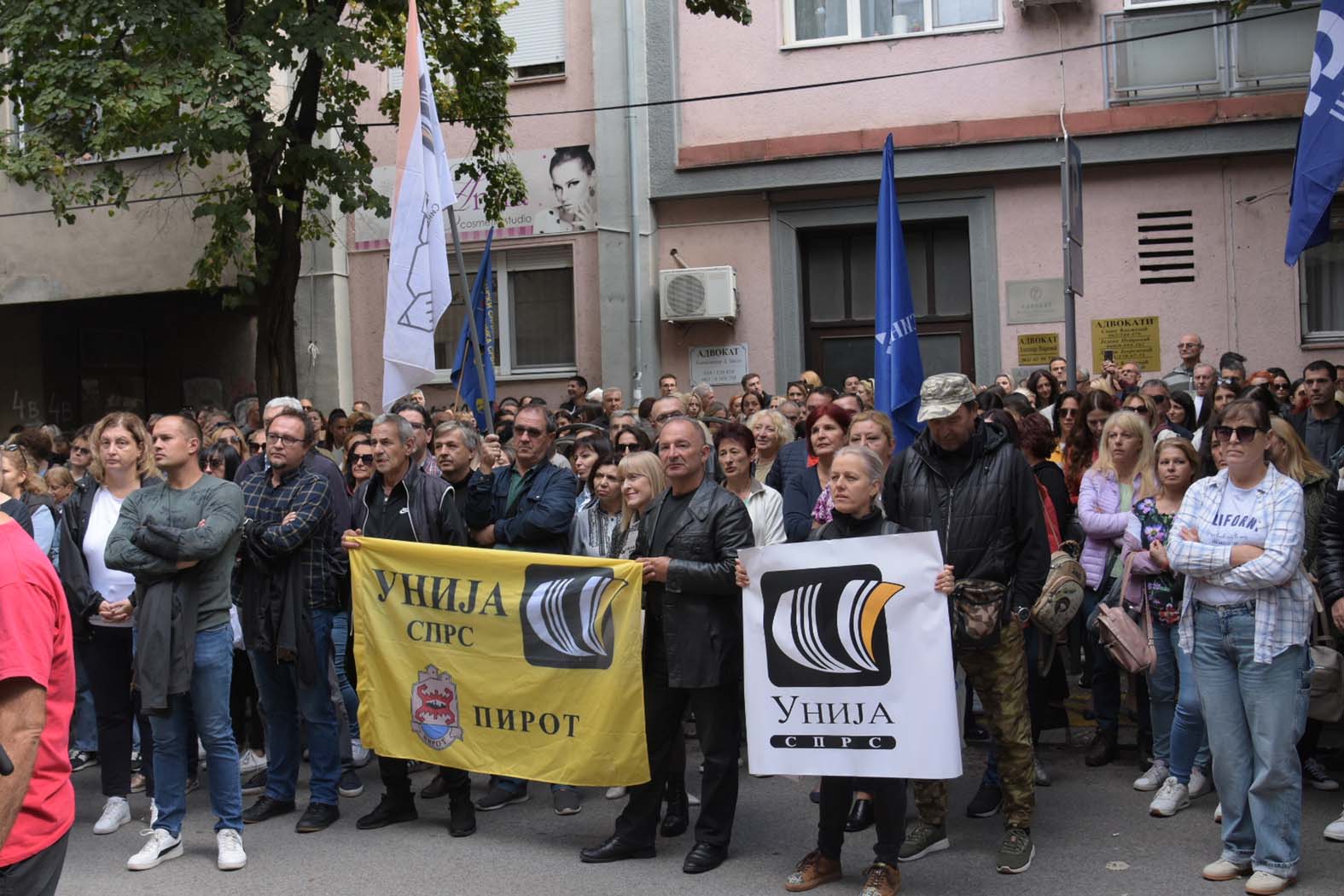 "BIA zabranila privatnim prevoznicima da nas voze na protest u Beograd": Čelnik Unije sindikata prosvetnih radnika Niša za Danas 1