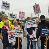 Združene inicijative pozivaju građane koji ne idu na protest u Novi Sad da ga prate kod Savskog mosta 11