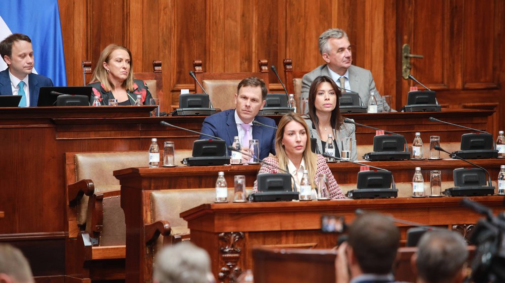 Otkud nervoza u režimskim redovima i preveliki angažman Ane Brnabić tokom rasprave o litijumu? 11