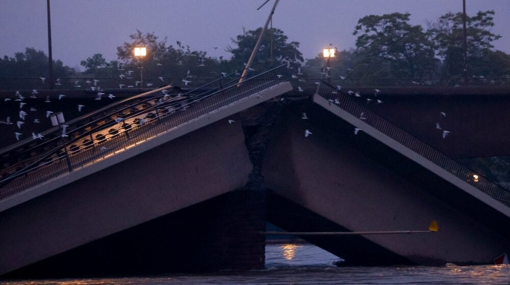 (FOTO) Poplave u Evropi: Od Rumunije do Poljske stradalo 17 osoba, mesto u Mađarskoj moglo bi biti odsečeno od ostatka sveta 1