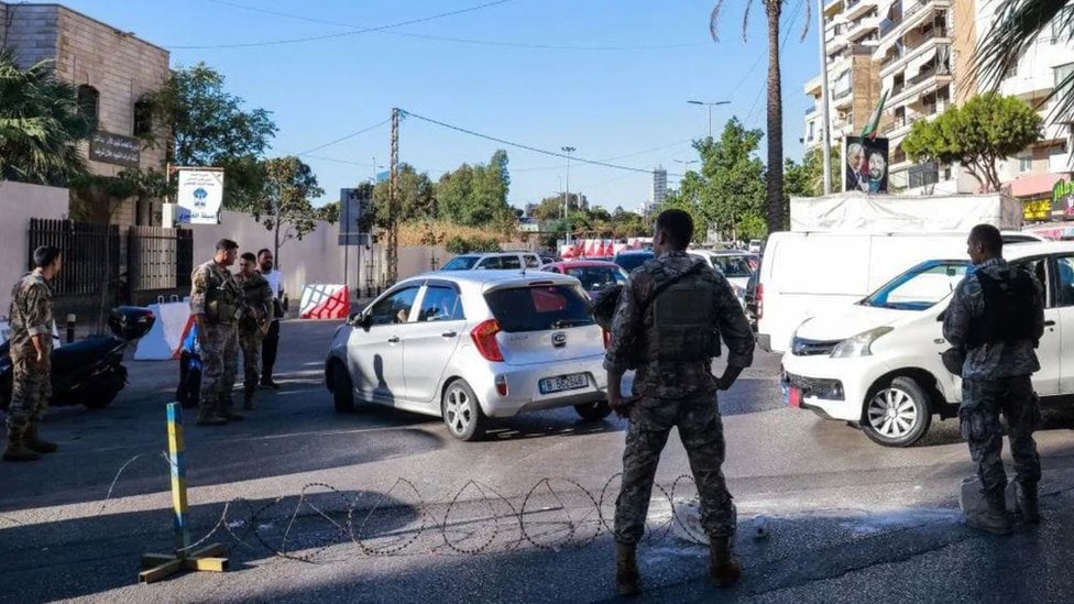 Stotine članova Hezbolaha povređeno posle eksplozija pejdžera širom Libana 9