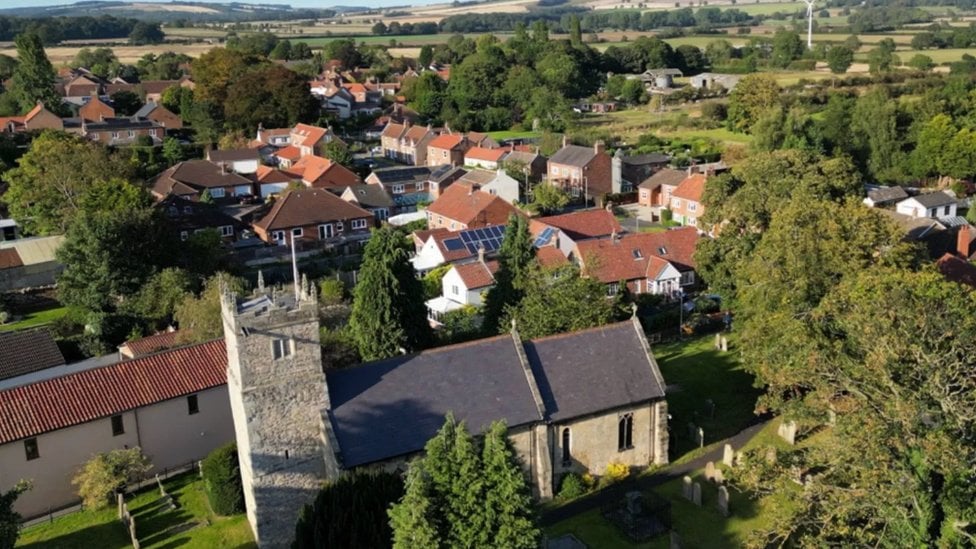 Misteriozna pisma mržnje pretvaraju mirno englesko selo u „otrovno" 7