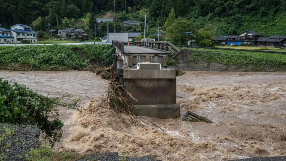 Azija: Šestoro ljudi poginulo u velikim poplavama u Japanu 11