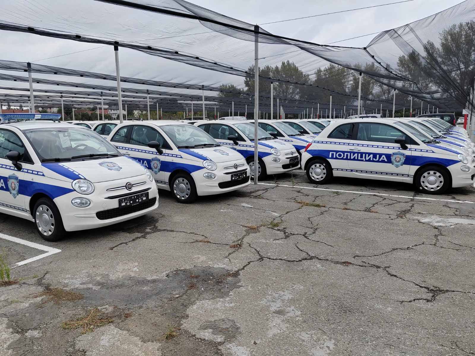 Novosadska policija od danas patrolira "fićom" (FOTO) 2