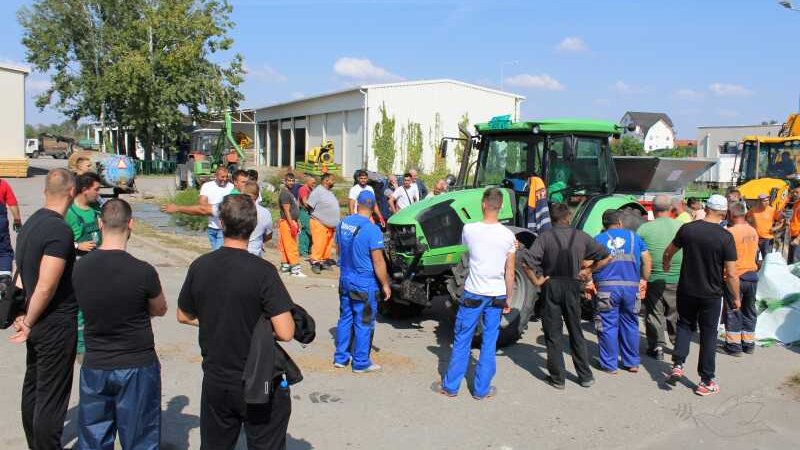 Preventivno punjenje 5.000 džakova sa peskom u Novom Sadu: Zaštita od potencijalnog izlivanja voda i "urbanih poplava" 13