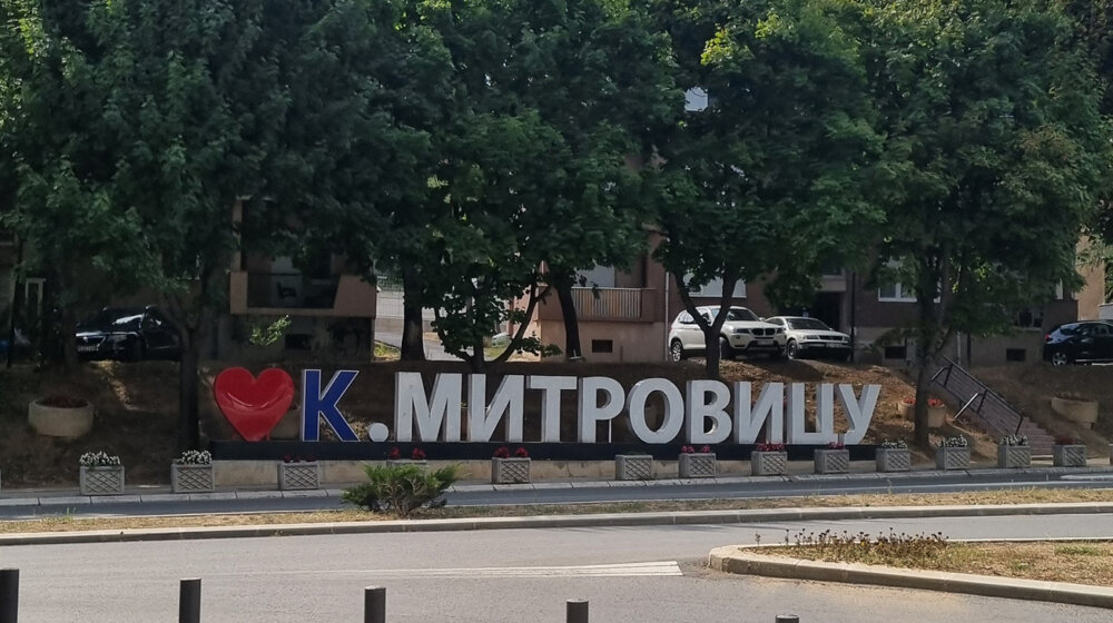 Uhapšeni srpski mladići u Kosovskoj Mitrovici 1