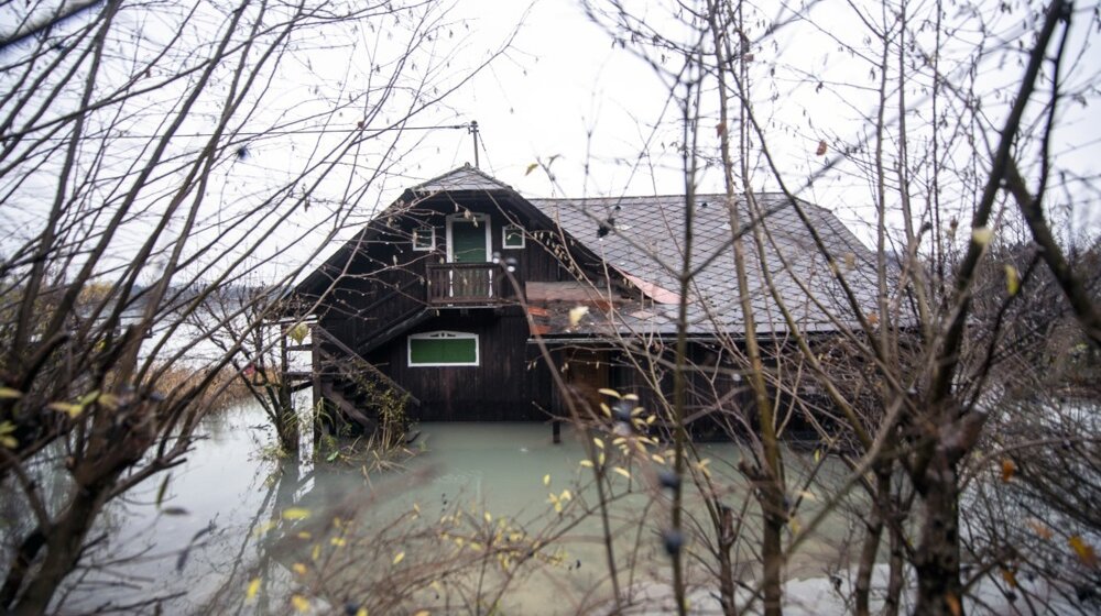 Poplave stigle do Beča, Dunav se izlio iz korita, do nekih zgrada može se samo čamcem 7