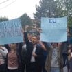 "Policija Kurtilenda": Srbi u Severnoj Mitrovici protestuju zbog hapšenja četvorice mladića, zbog protesta odluka da budu saslušani na jugu 11