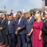 Aleksandar Vučić stigao u Republiku Srpsku: Otvara dom zdravlja "Srbija" 8