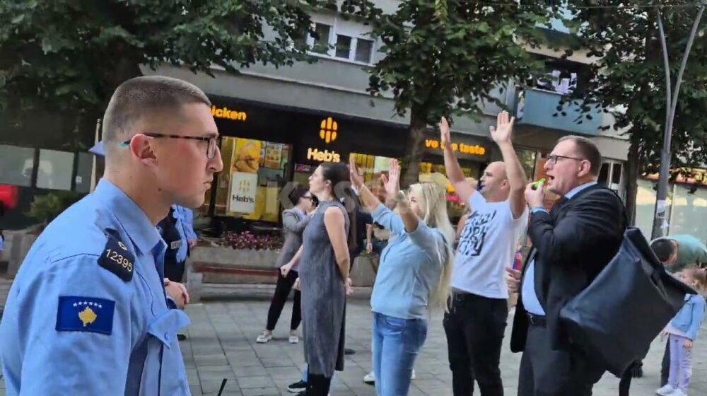 Još jedan kosovski zvaničnik ispraćen sa severa uz pištaljke (VIDEO) 1