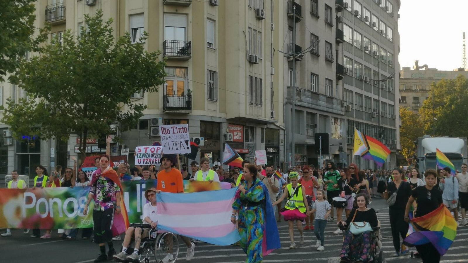 BLOG Beograd Prajd: Kolona građana krenula niz Nemanjinu ulicu (FOTO/VIDEO) 2