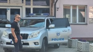 Kosovska policija upala u prostorije Poreske uprave u Severnoj Mitrovici 2