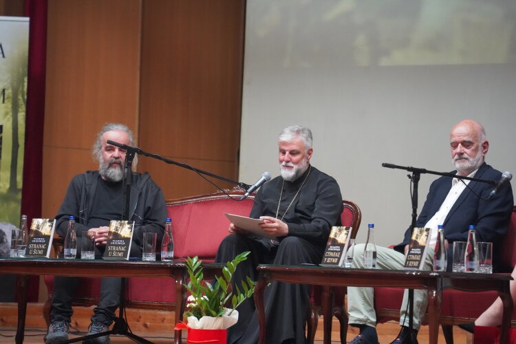 Šta je rečeno o novoj knjizi Vladike Grigorija „Stranac u šumi“ na Kolarcu? (FOTO) 5