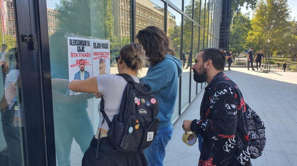 Izbori za Studentski parlament u Novom Sadu završeni, policija štiti maskirane huligane 10