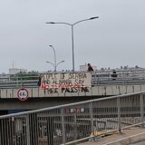 Propalestinski aktivisti postavili transaprent i zastavu kod Arene u znak protesta zbog posete predsednika Izraela 6