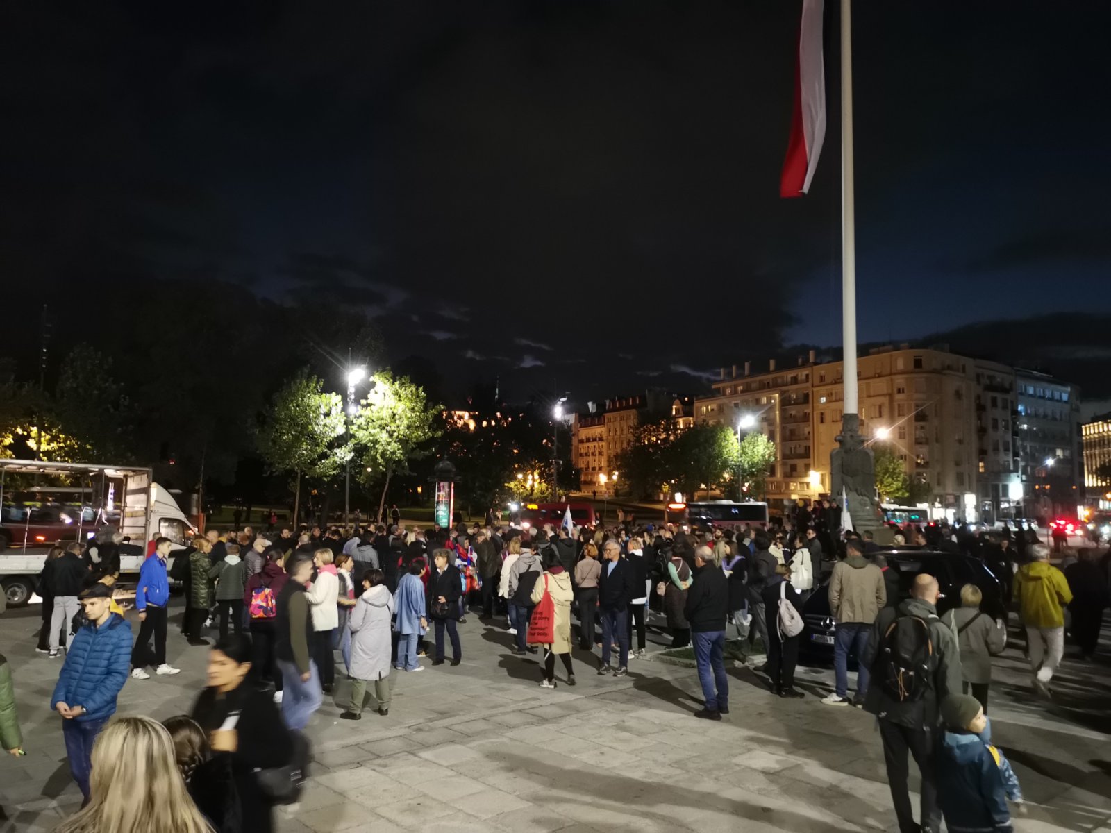 "Stojimo vam iza vrata. Do pobede!": Protest ekoloških organizacija ispred Skupštine Srbije (VIDEO, FOTO) 2