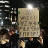 "Stojimo vam iza vrata. Do pobede!": Protest ekoloških organizacija ispred Skupštine Srbije (VIDEO, FOTO) 14