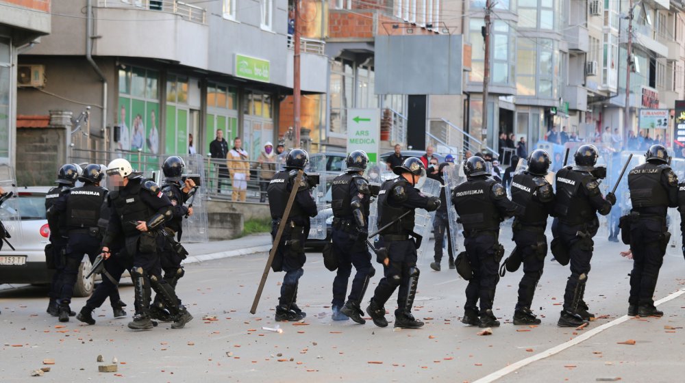 Navijači Novog Pazara napali policiju uoči utakmice: Povređeno pet policajaca (VIDEO) 1