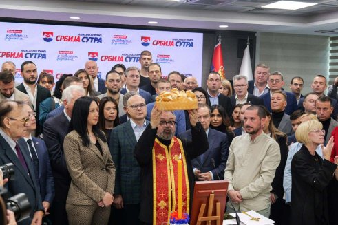 SNS slavi slavu: I vera i tradicija i politika (FOTO) 5