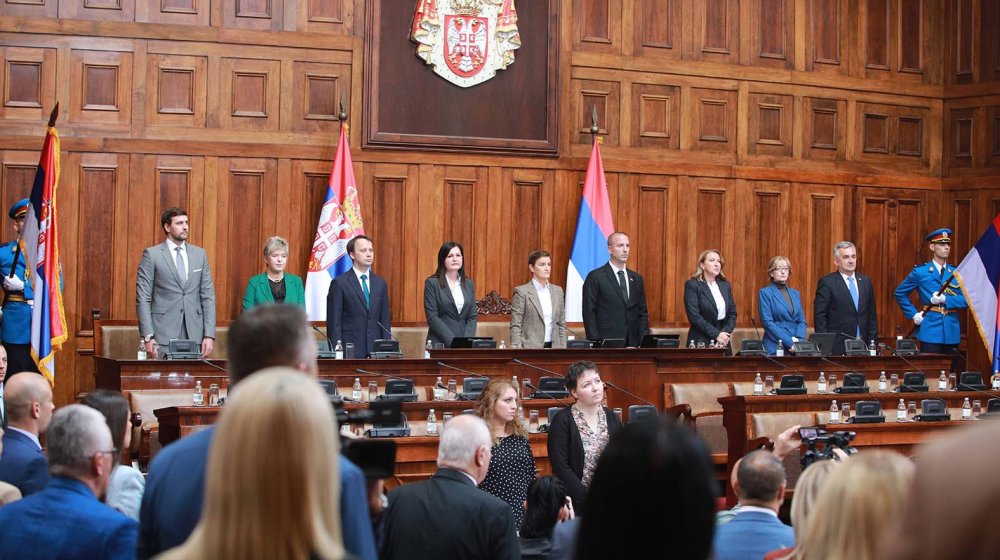 "I Brnabić vadila karticu..." Otvoreni parlament objašnjava ko su „Šredingerovi poslanici“ – fizički jesu tu, ali za Skupštinu nisu 9