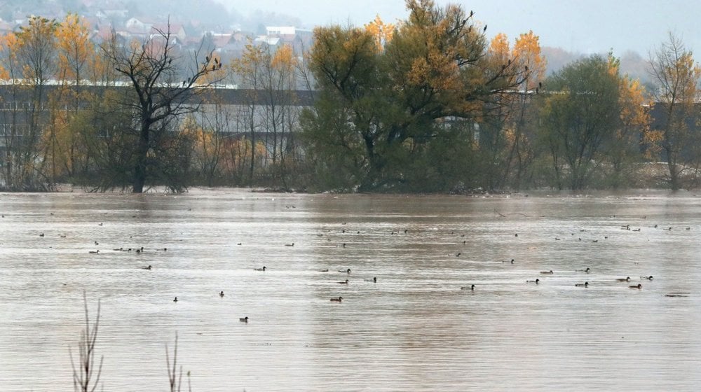 Poplave u Bosni i Hercegovini: Neretva se gotovo izlila iz korita, ima stradalih 1