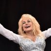 Američka kantautorka Doli Parton najavila pomoć od milion dolara za saniranje posledica od uragana Helene 9