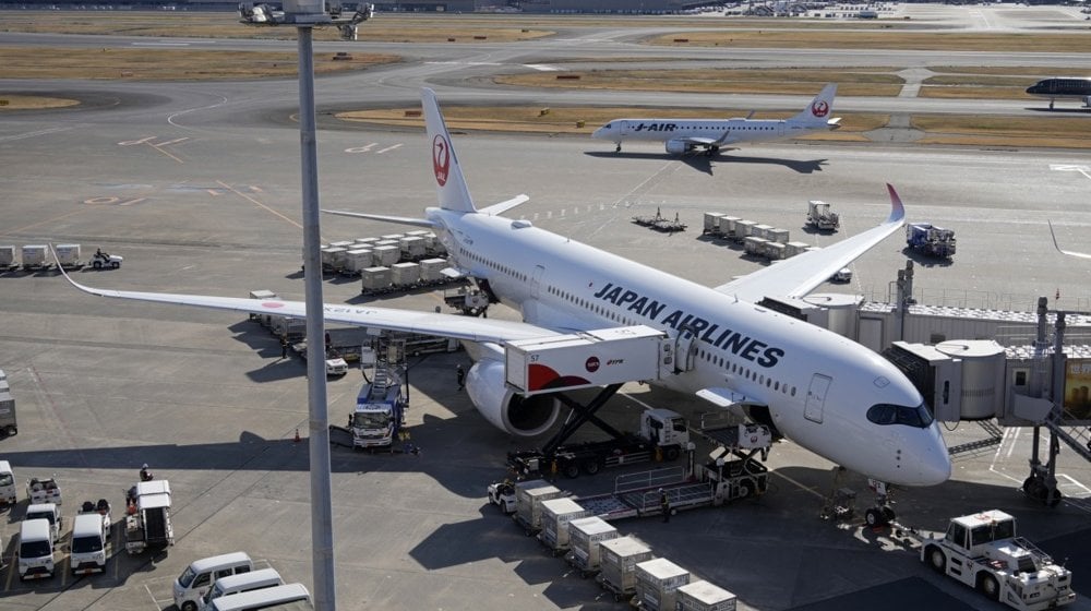 (VIDEO) "Veliki krater na pisti": Američka bomba iz Drugog svetskog rata eksplodirala na aerodromu u Japanu 1