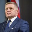 Robert Fico se obrušio na novinare, najavio akciju i sankcije: "Vi ste krvožedni gadovi, ne date nam mira" 14