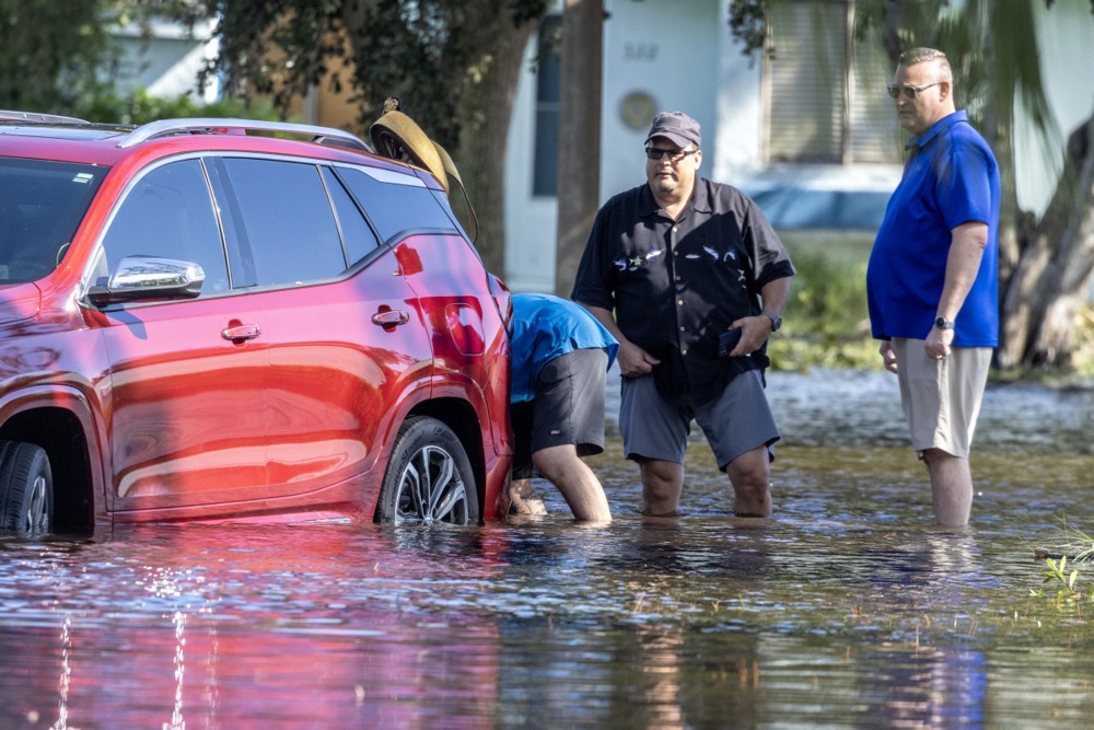 U naletu uragana Milton najmanje deset poginulih u Floridi (FOTO) 4