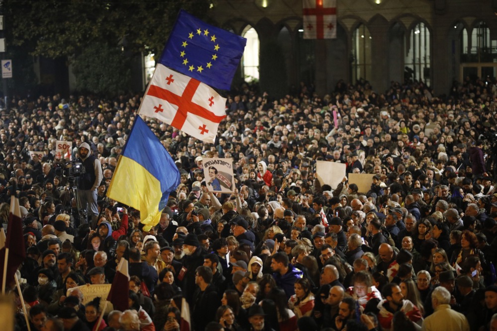 Desetine hiljada demonstranata u Tbilisiju: Traže poništavanje izbora u Gruziji 2