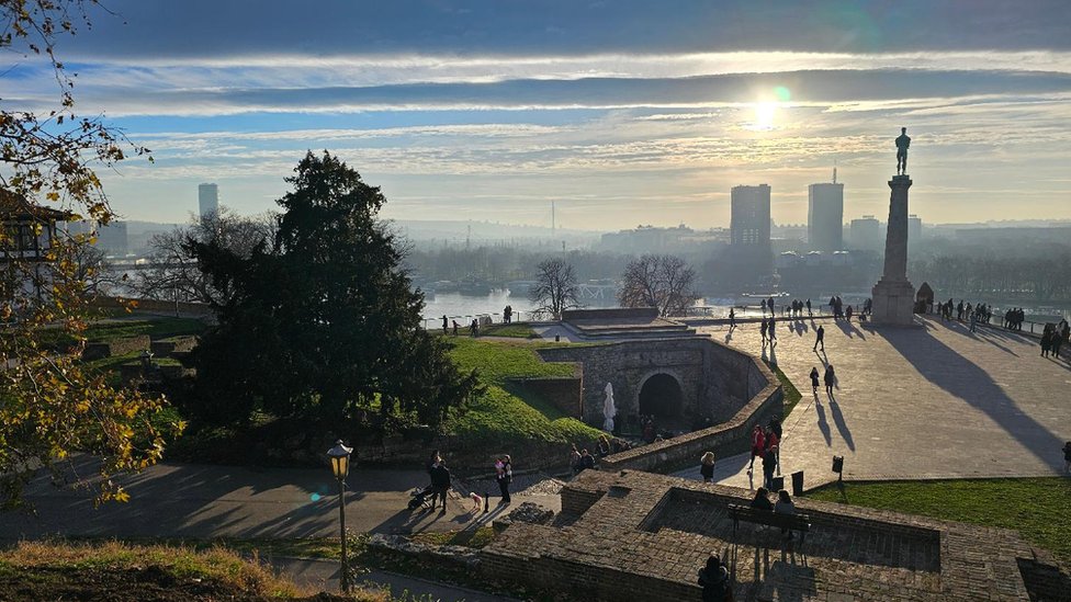 Srbija: Životni standard važniji od politike i Kosova, pokazuje istraživanje 8