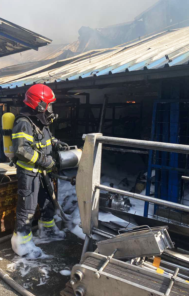 Dačić: Lokalizovan požar u mlekari u Kragujevcu, nema povređenih i nastradalih (FOTO) 2