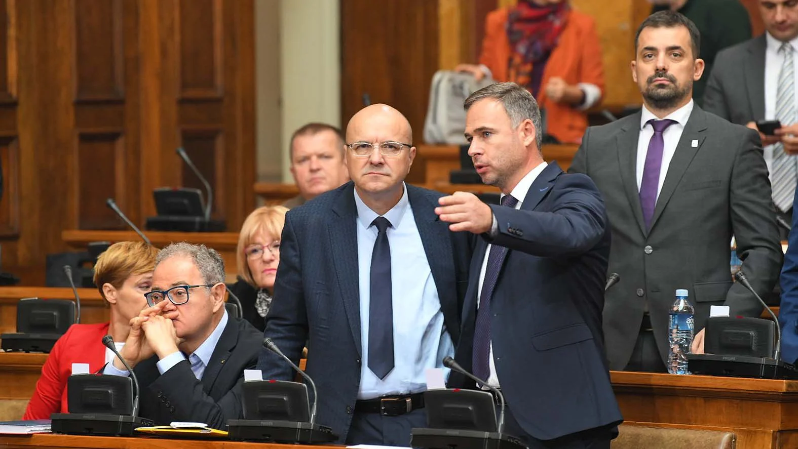 Litijum u Skupštini - treći dan: "Jeste li vi svi budale" pitala Brnabić opoziciju, Pavić sporio globalno zagrevanje, Ćuta poručio da je predsednica Skupštine - Baja Mali Knindža (VIDEO) 17