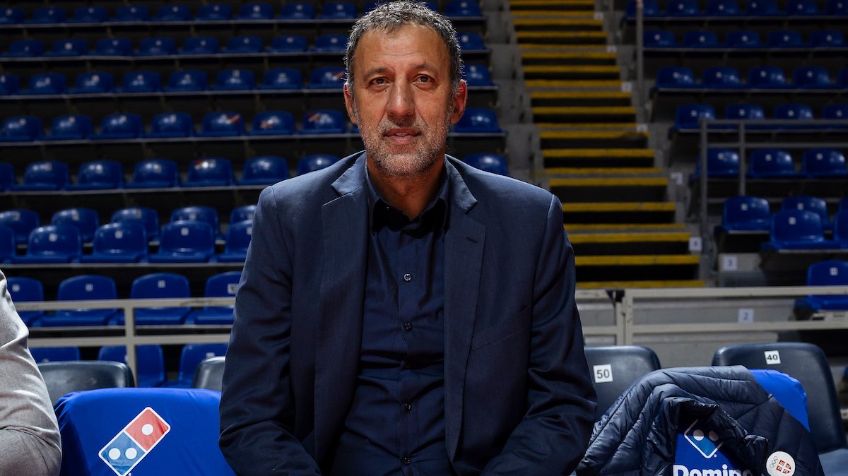 Legenda Partizana u “Pioniru”: Vlade Divac iz prvog reda uz svoj bivši klub (FOTO, VIDEO) 2