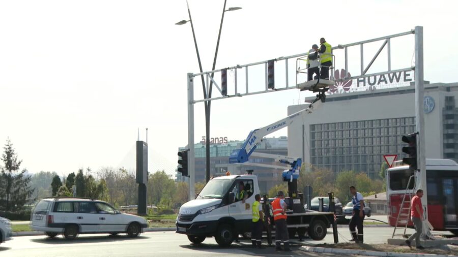 Nepuna dva meseca od otvaranja kružnog toka kod Ušća, postavljaju se semafori (VIDEO) 1