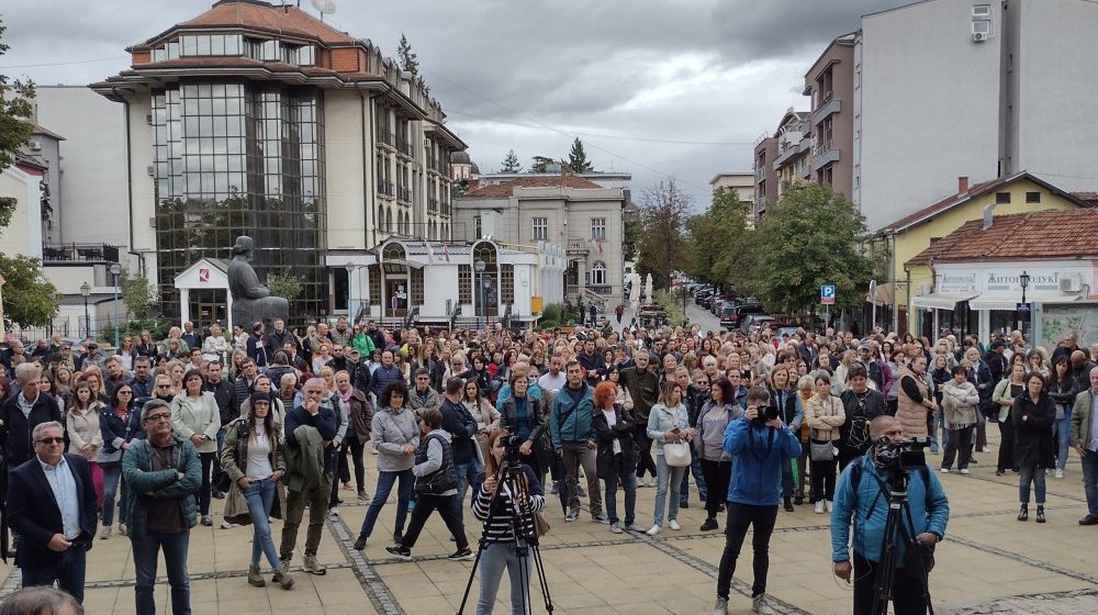 Da li je Zdravitas iza koga je stala ministarka prosvete u skladu sa zakonom: Unija sindikata prosvetnih radnika Kragujevca 10