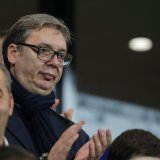 "Leskovac je naša tvrđava": Aleksandar Vučić sa šalom Srbije bodrio fudbalere u društvu saradnika i bivših reprezentativaca (FOTO) 6