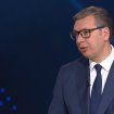 Vučić opet o listama čekanja: Obećao da će svi koji čekaju na operaciju katarakte stići na red do kraja januara 2025. 15