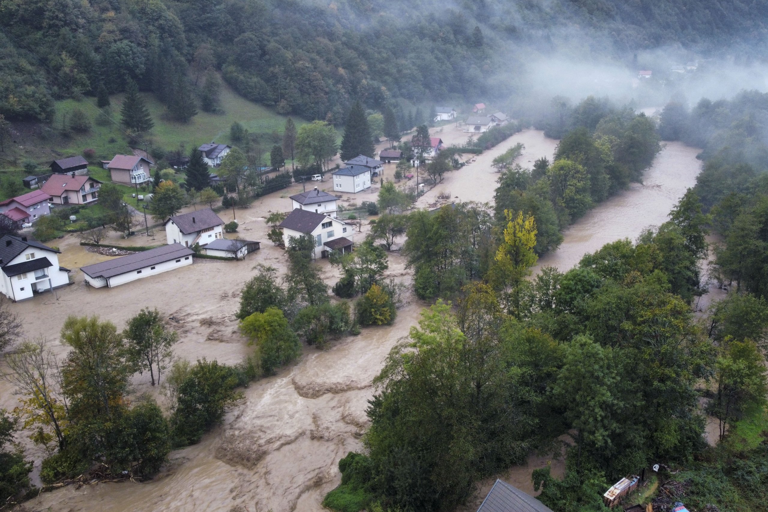 Razorne poplave u BiH: U Donjoj Jablanici kuće zatrpane, 40 osoba nestalo (FOTO, VIDEO) 2