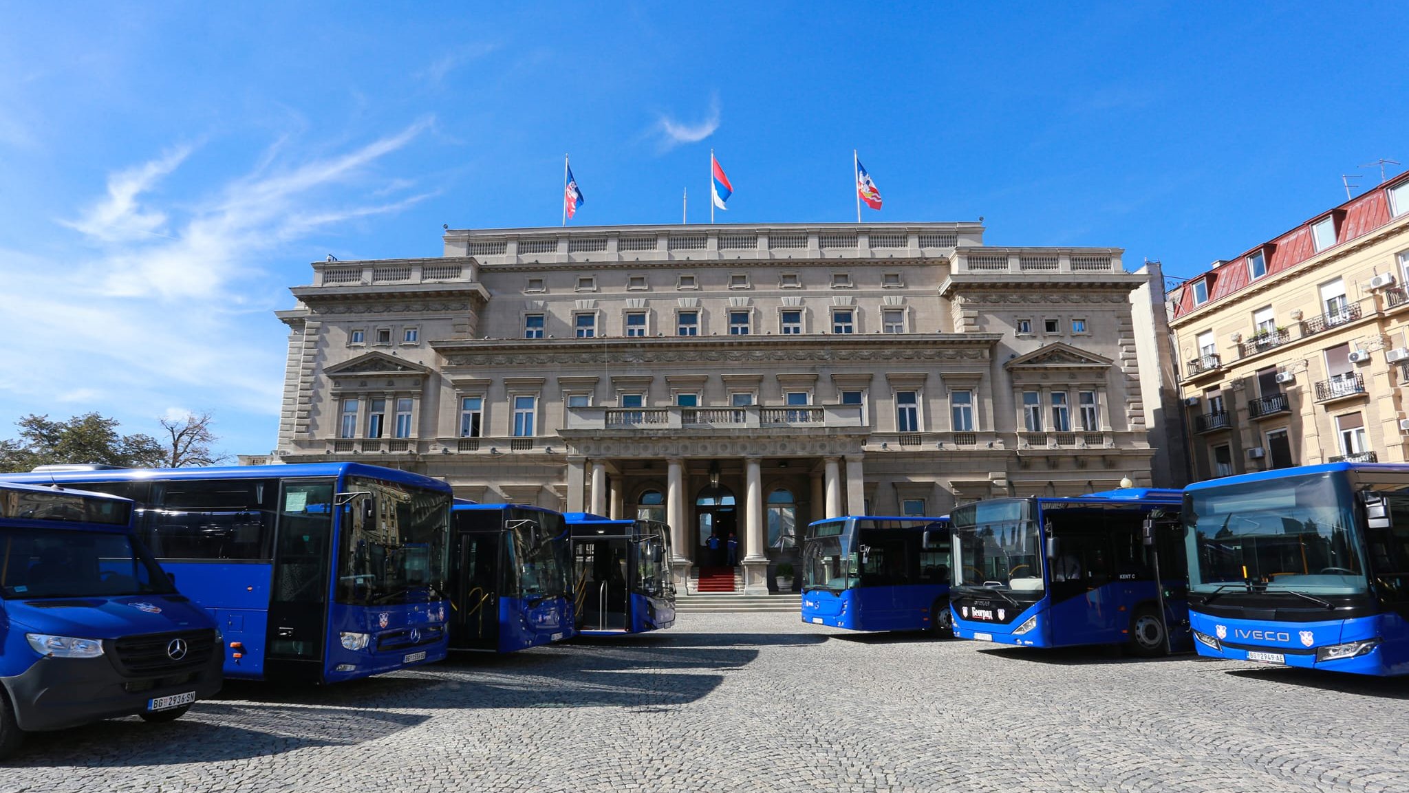 Šapićevi "nemanjićko plavi" autobusi izašli na ulice 2