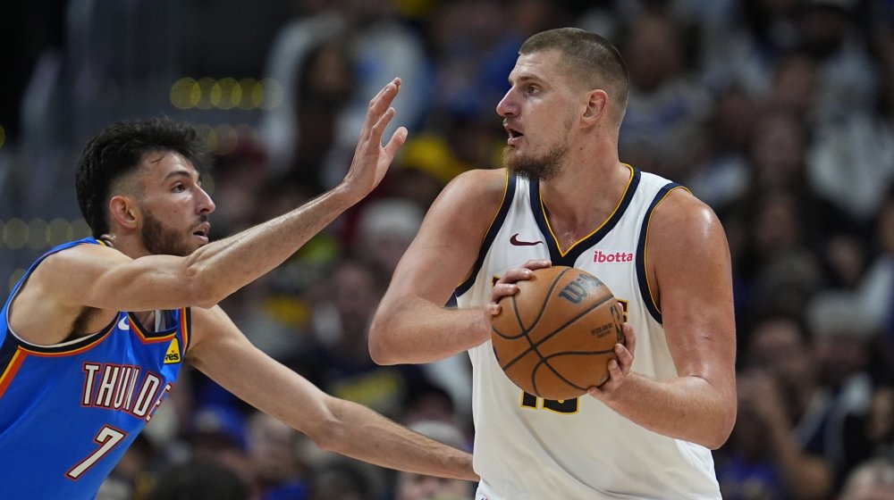 NBA: Nikola Jokić počeo sezonu tripl-dablom, Denver poražen u derbiju Zapada 1