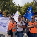 "Opet ste nas prevarili": Počeo protest prosvetnih radnika ispred Skupštine Srbije (FOTO, VIDEO) 5