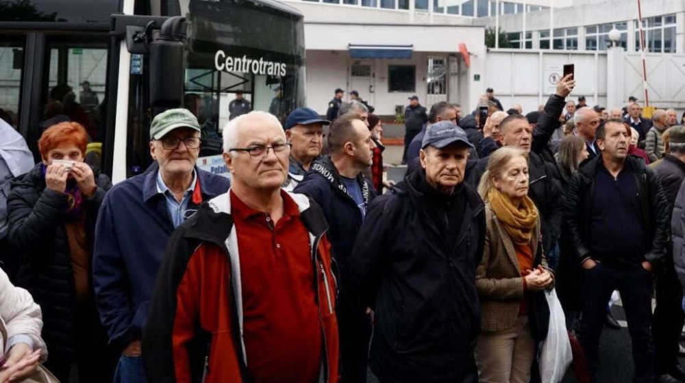 Begić na protestima ispred zgrade OHR u Sarajevu: Nek se mole Bogu da se ne desi narod 11