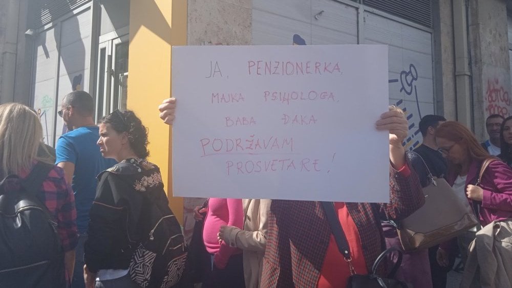 Kako je izgledao današnji protest prosvetnih radnika u slikama?(FOTO) 2